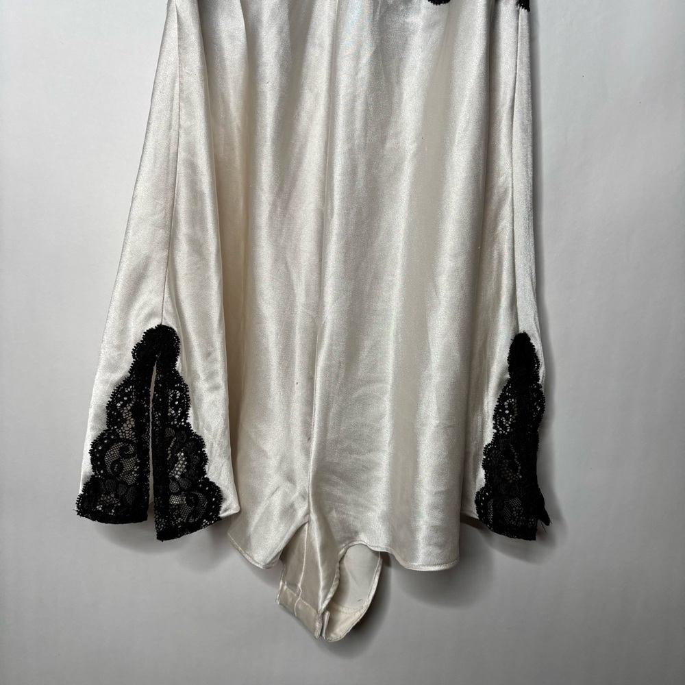 Victoria's Secret V-Neck Lace Satin Teddy size Small - Picture 3 of 13